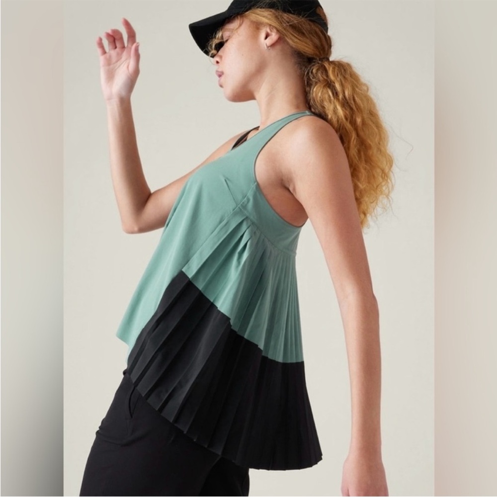 Athleta Swing Forward Pleated Tank / Sleeveless Blouse in Teal + Black (Size M)